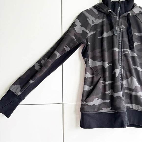 Athleta Black & Gray Camo Triumph Hoodie Zip Up Jacket Size Small Camouflage - Picture 2 of 12